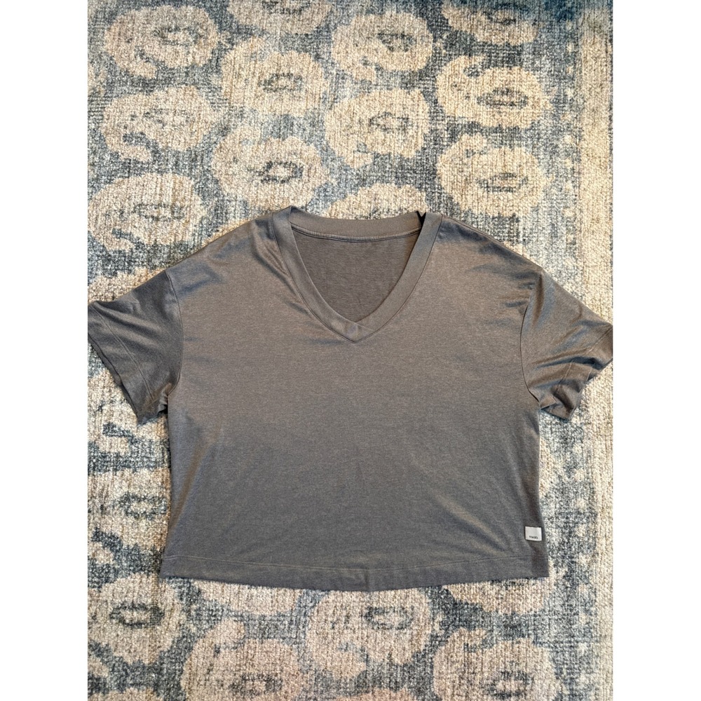 Vuori Women's Energy V-Neck Tee Size Medium Excellent Condition